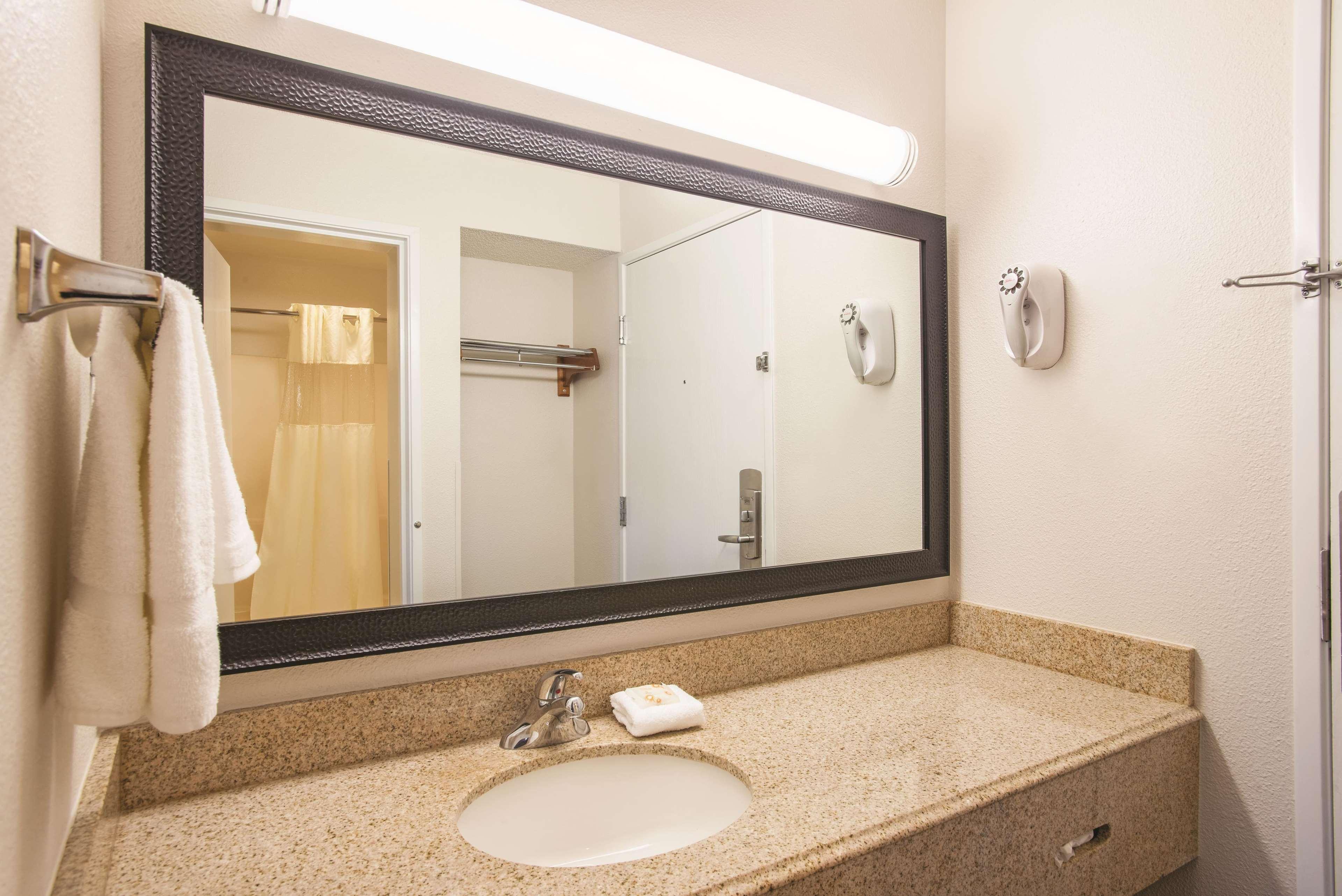 Отель La Quinta By Wyndham Baton Rouge Siegen Lane Prairieville Экстерьер фото