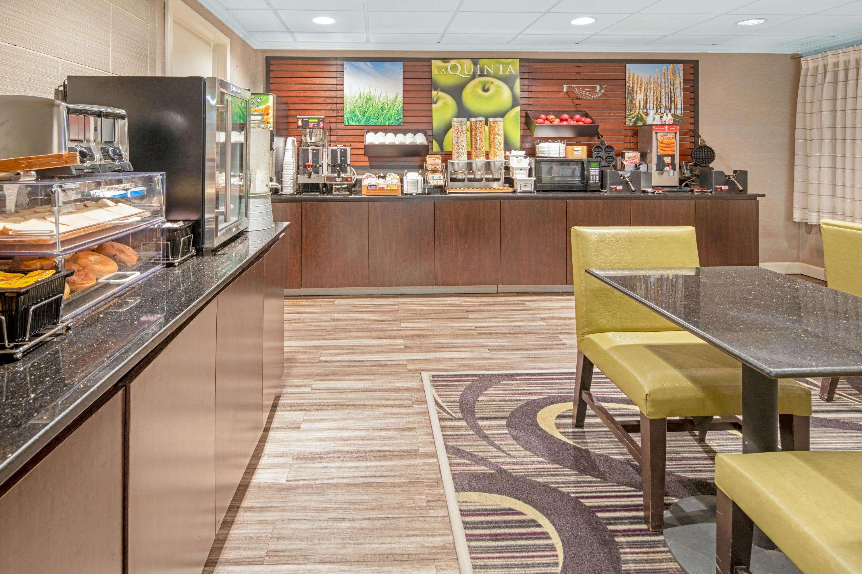 Отель La Quinta By Wyndham Baton Rouge Siegen Lane Prairieville Экстерьер фото