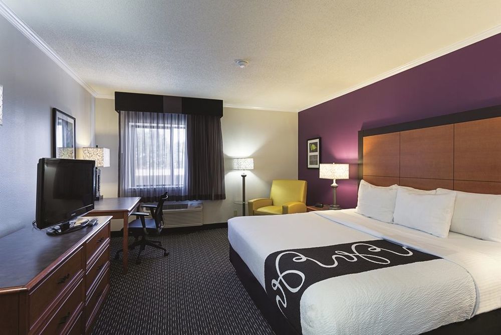 Отель La Quinta By Wyndham Baton Rouge Siegen Lane Prairieville Номер фото